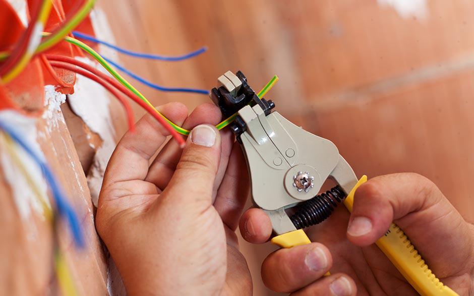 je recherche un électricien Paris 7