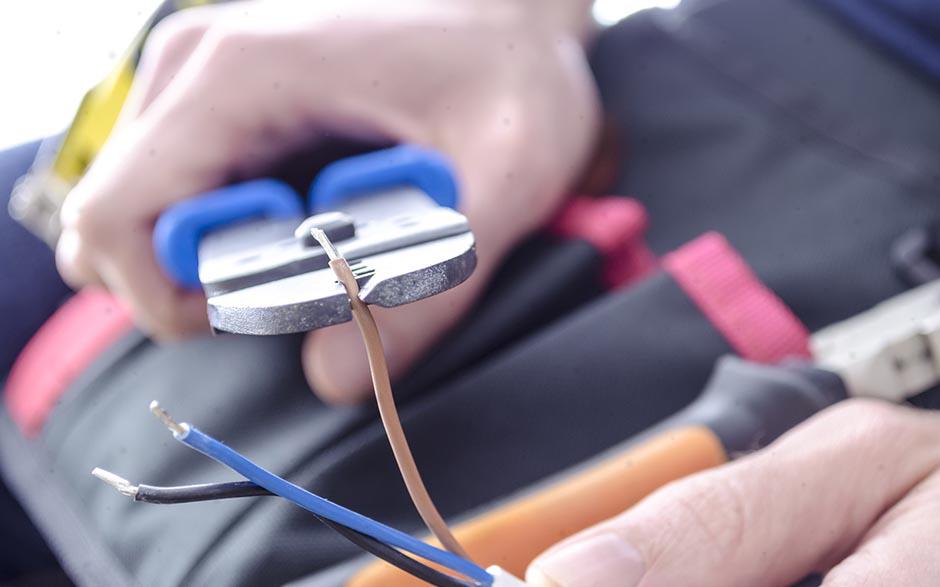 je recherche un électricien Paris 7